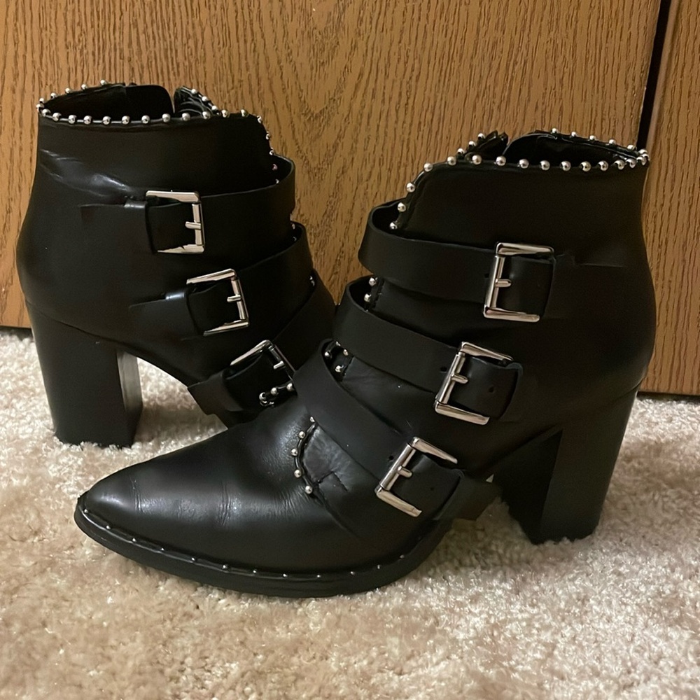 Back Steve Madden booties